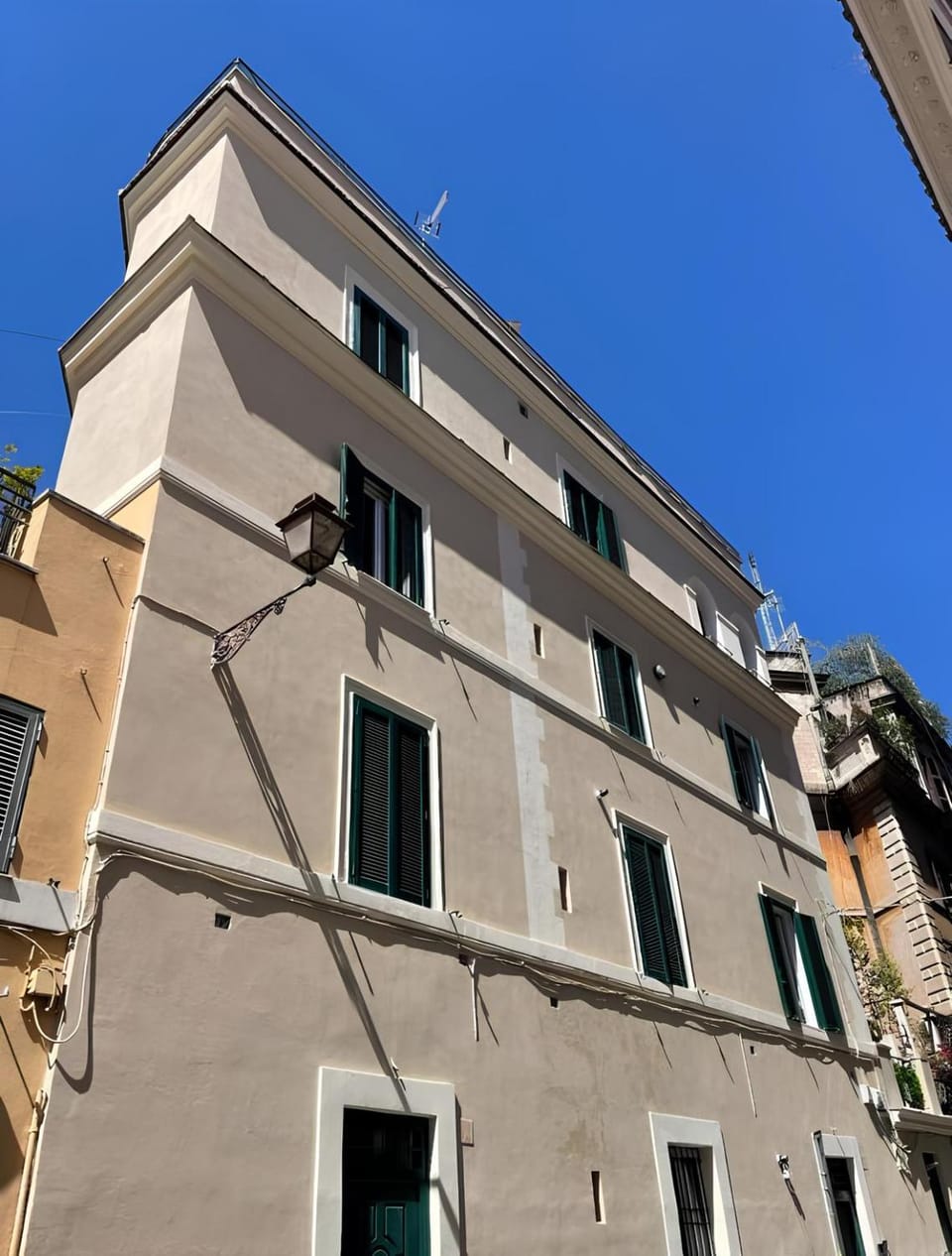 Property building, Facade/entrance, Neighbourhood, City view, Street view, Location