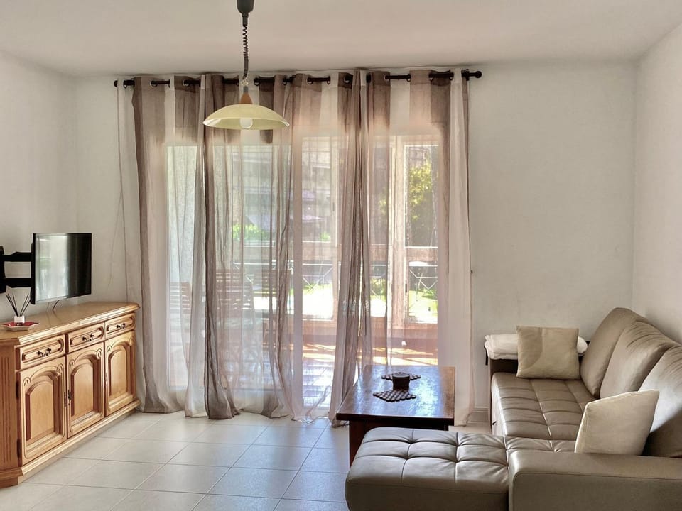 Alicante Golf Hoyo 18 4-6 Pax. piscina, wifi, parking privado. Apartment in Alicante