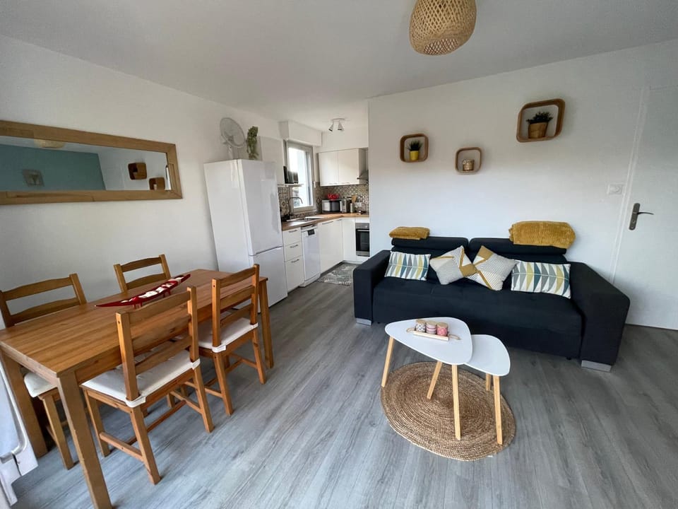Living room, Seating area, Dining area