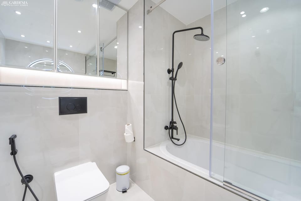 Shower, Toilet, Bathroom, Bath, towels
