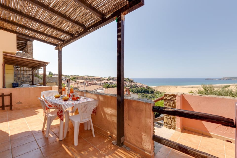 Property building, Balcony/Terrace, Living room