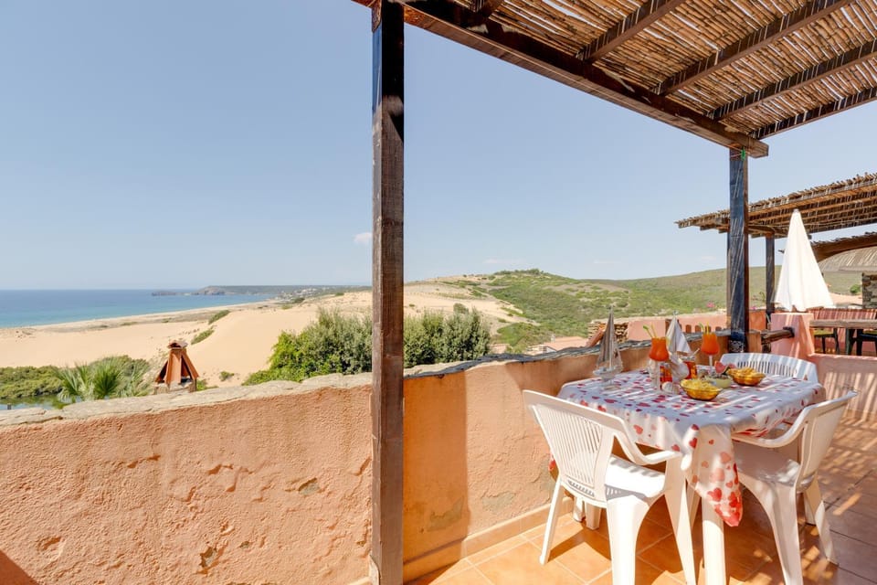 Property building, Balcony/Terrace, Living room