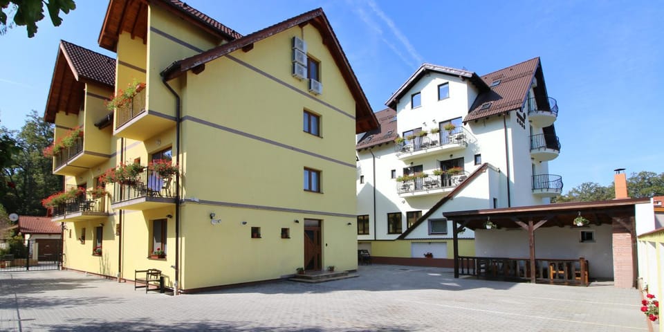 Property building, Day, Summer, On site