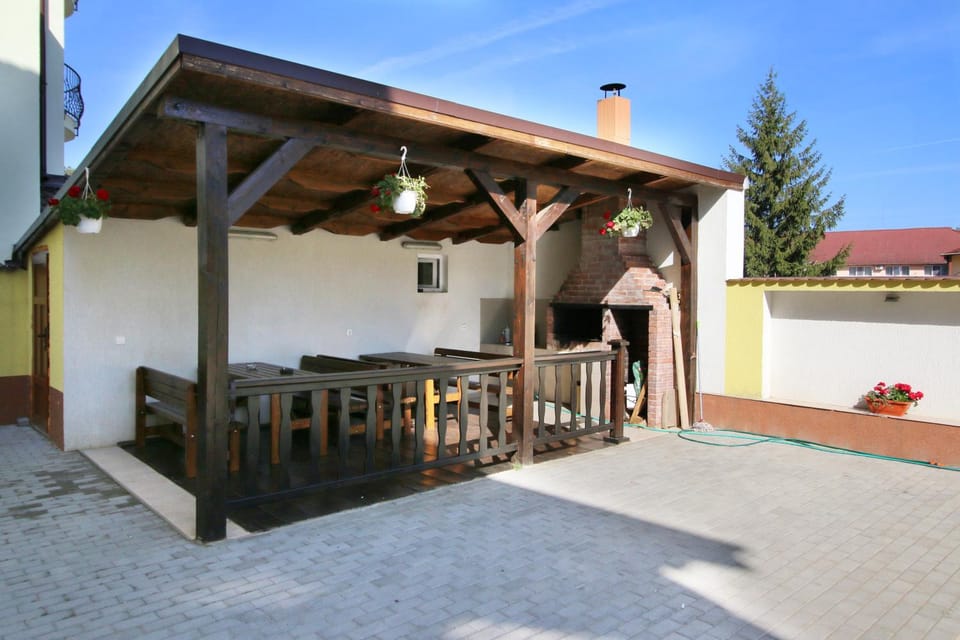 Day, Summer, BBQ facilities, Balcony/Terrace, On site