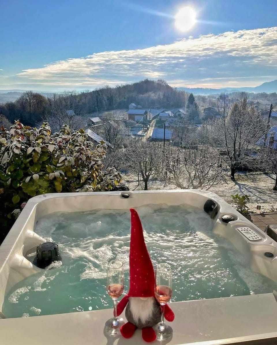 Day, Natural landscape, Winter, Hot Tub, Balcony/Terrace, Mountain view