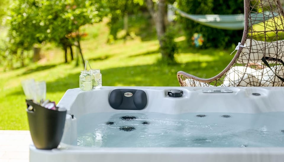 Patio, Day, Natural landscape, Garden, Hot Tub, Balcony/Terrace, Garden view, Inner courtyard view