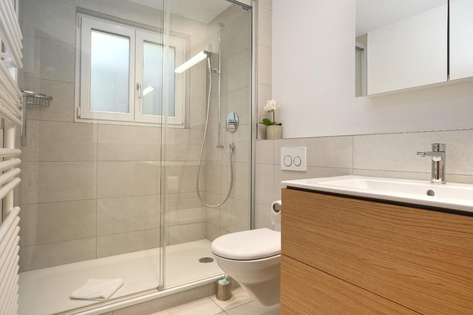 Shower, Toilet, Bathroom