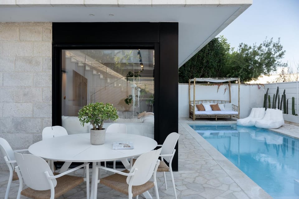Natural landscape, Dining area, Pool view, Swimming pool, sunbed