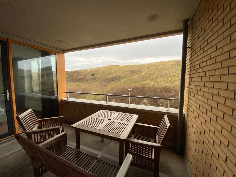 Restaurant/places to eat, Balcony/Terrace, Beach