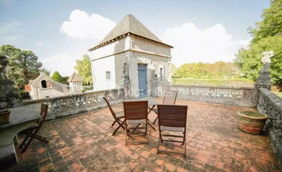 Manoir somptueux à Messas avec piscine privée et grand jardin. House in Centre-Val de Loire