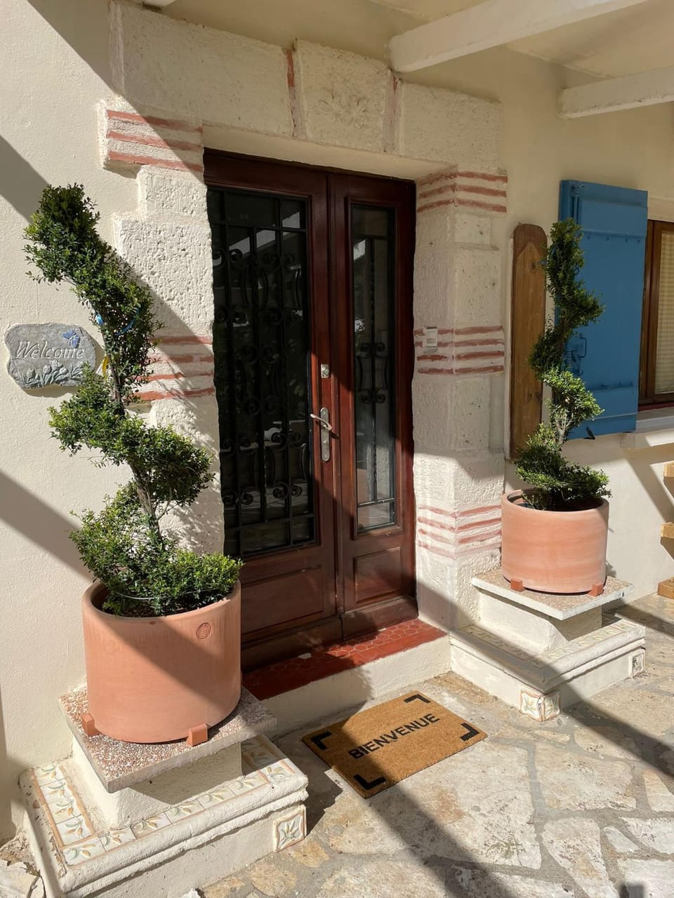 Facade/entrance, Internal: Not applicable to any particular room