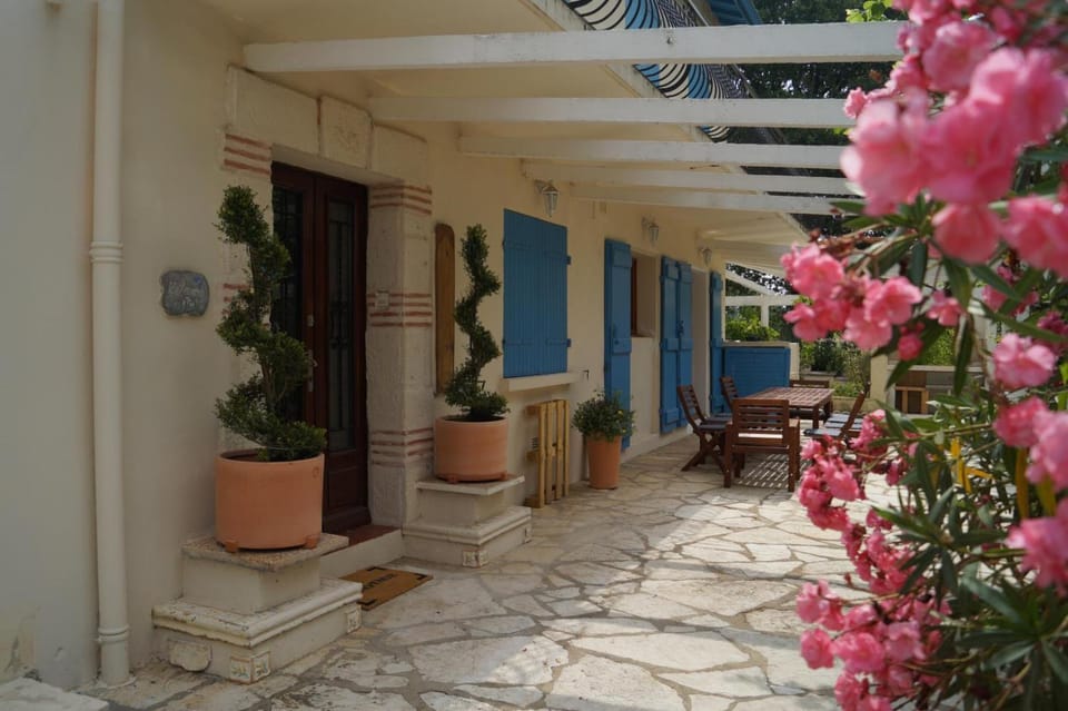 Facade/entrance, Internal: Not applicable to any particular room
