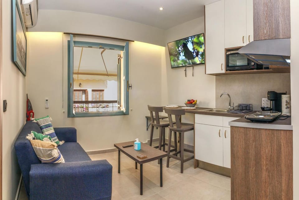 Kitchen or kitchenette, Living room, kitchen