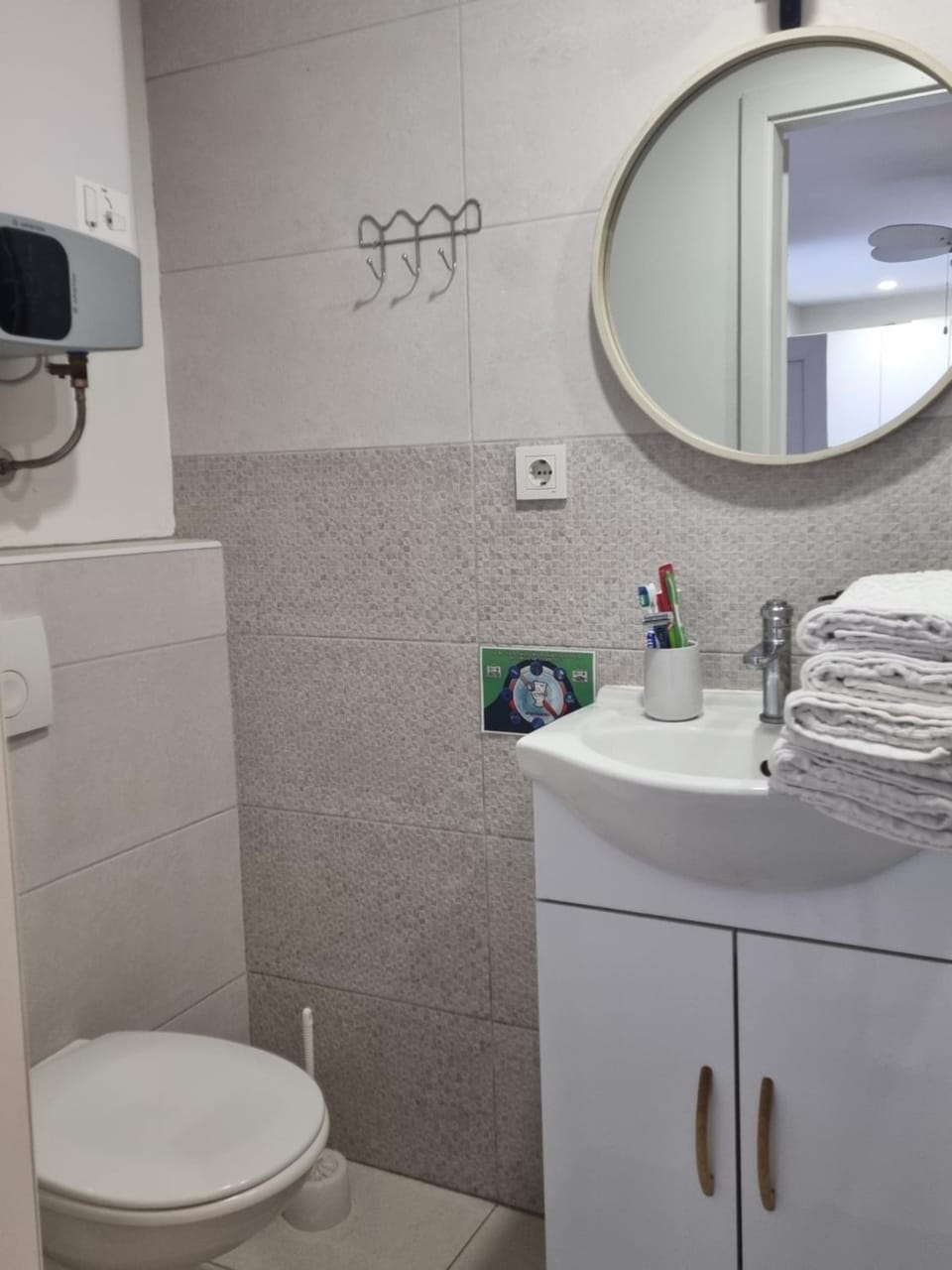 Toilet, Bathroom, towels