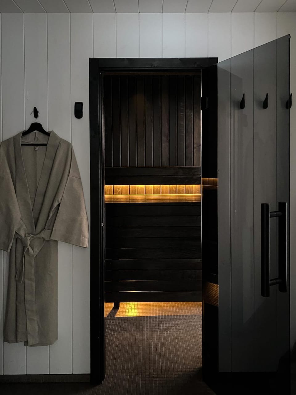 Shower, Sauna