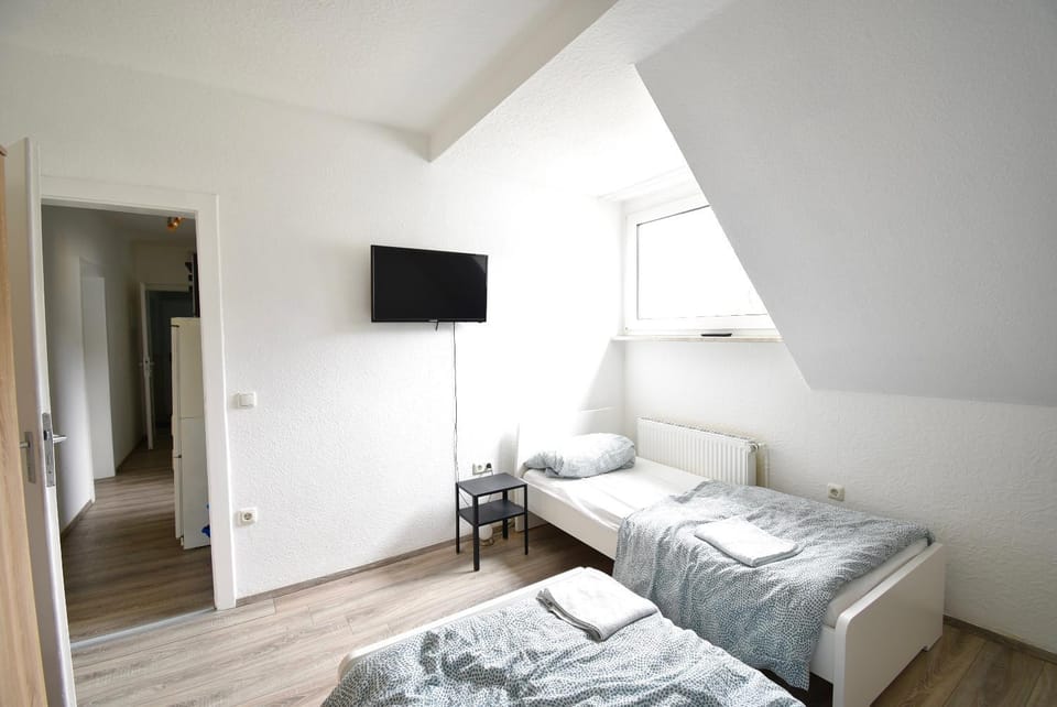 Bed, TV and multimedia, Photo of the whole room, Bedroom, towels