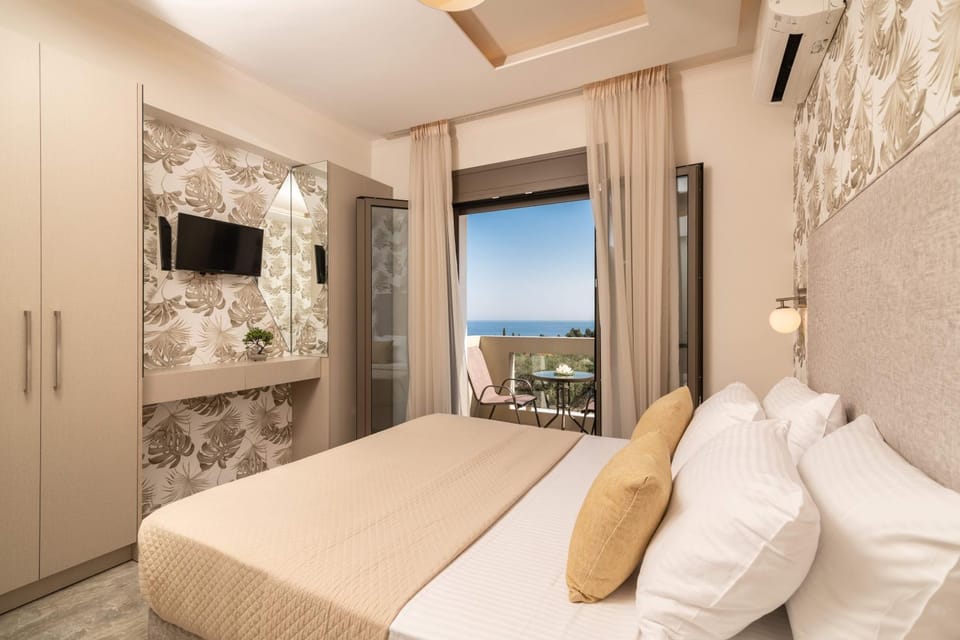 Bed, TV and multimedia, Photo of the whole room, Bedroom