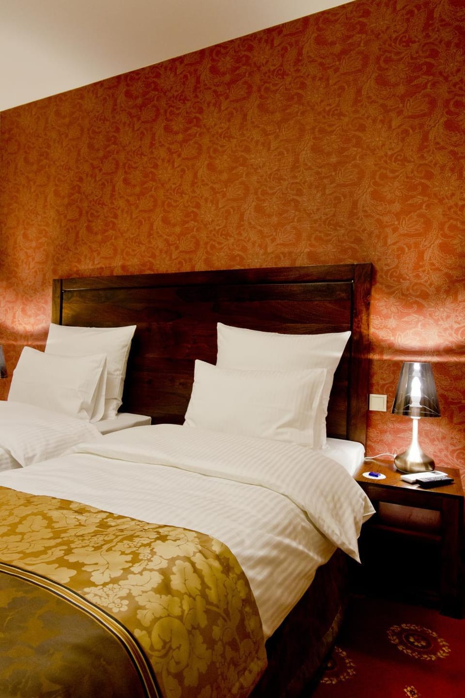 Photo of the whole room, Decorative detail