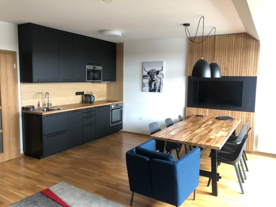 TV and multimedia, Kitchen or kitchenette, Dining area