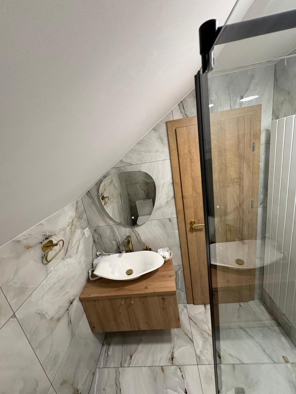 Shower, Bathroom, towels