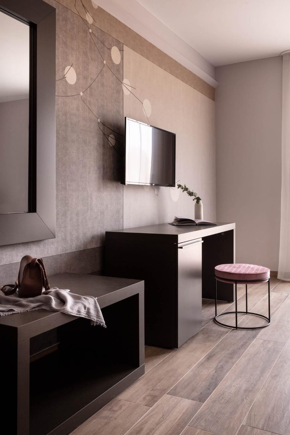 Bedroom, hair dresser
