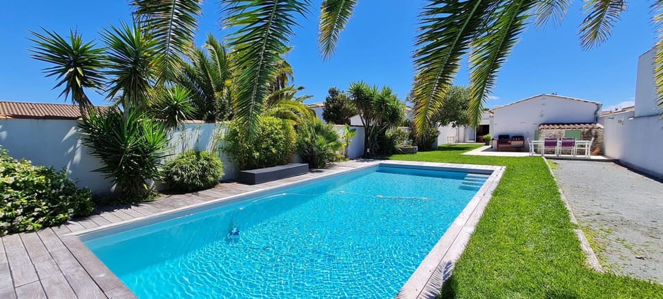 Garden, Garden view, Pool view, Swimming pool, sunbed