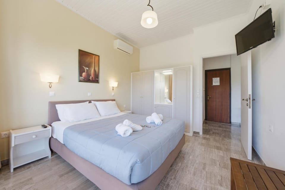 Property building, Living room, Bedroom