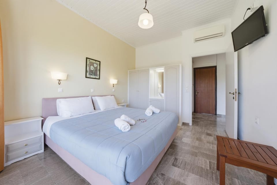 Property building, Living room, Bedroom