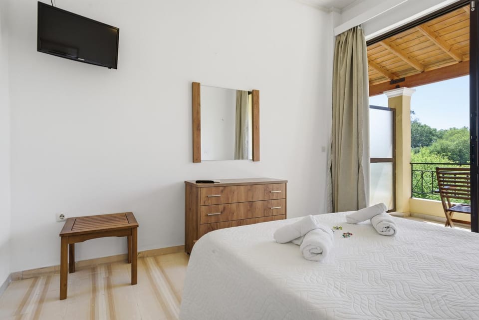 Living room, Bedroom