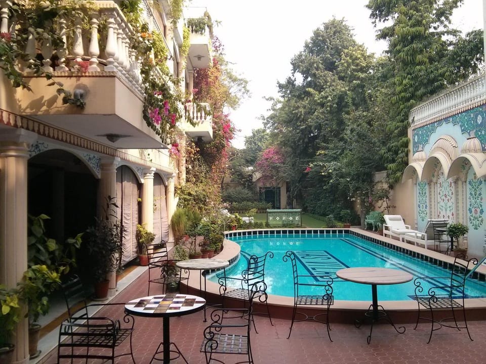 Swimming pool