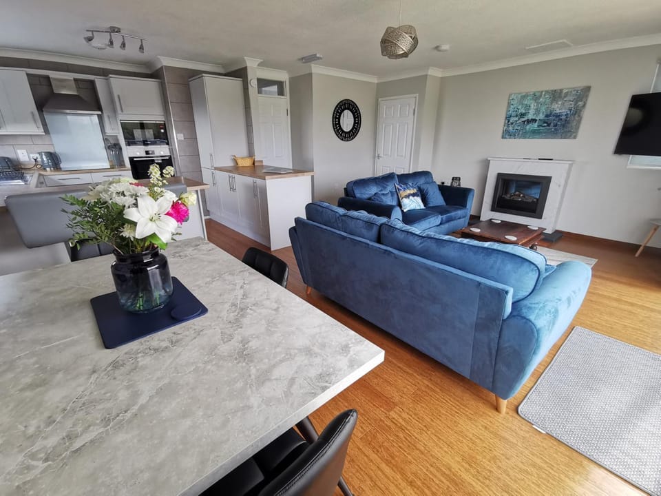 Living room, Dining area, kitchen