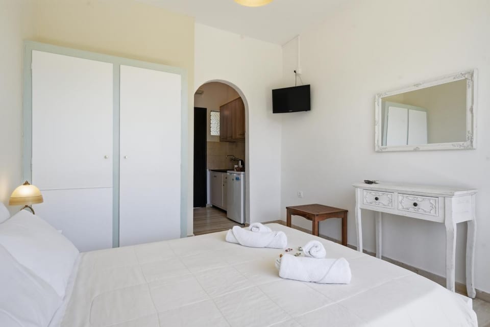Property building, Living room, Bedroom