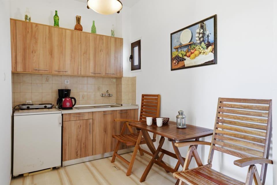 Property building, Kitchen or kitchenette, Living room