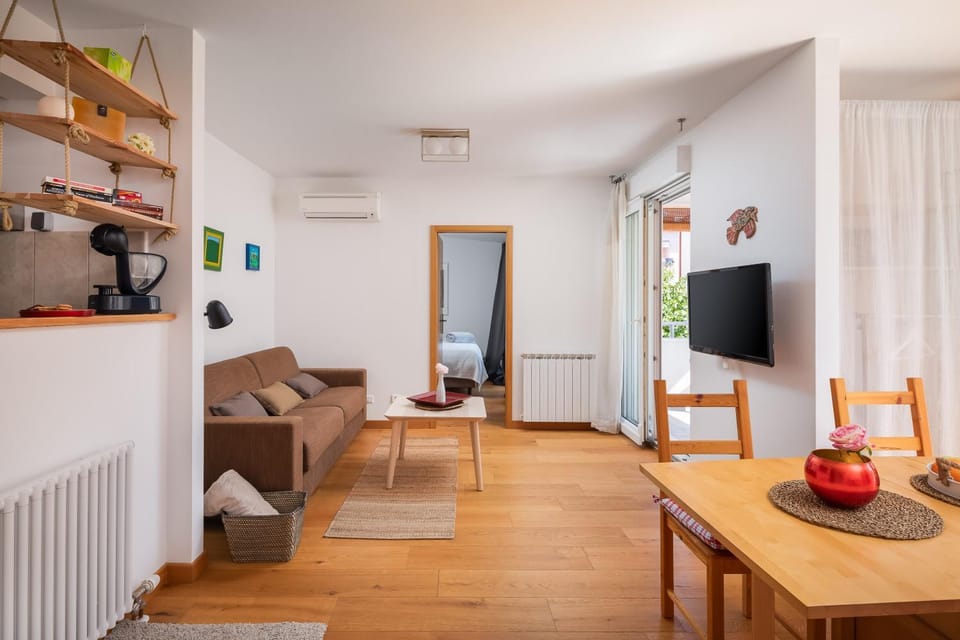 TV and multimedia, Living room, Dining area
