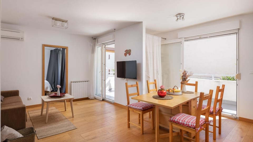 TV and multimedia, Dining area