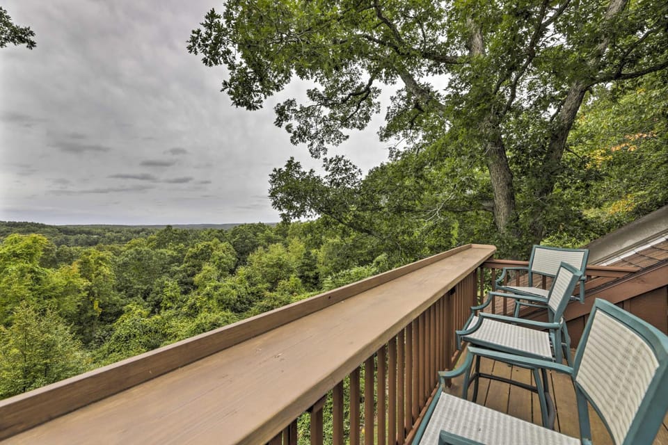Private Guest House w/ Deck + Spectacular Views! House in East Lyme