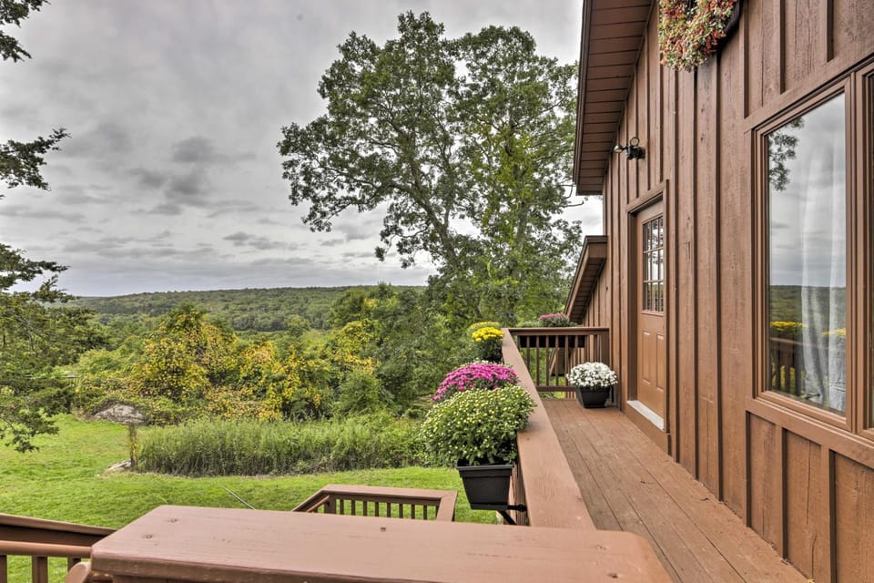 Private Guest House w/ Deck + Spectacular Views! House in East Lyme