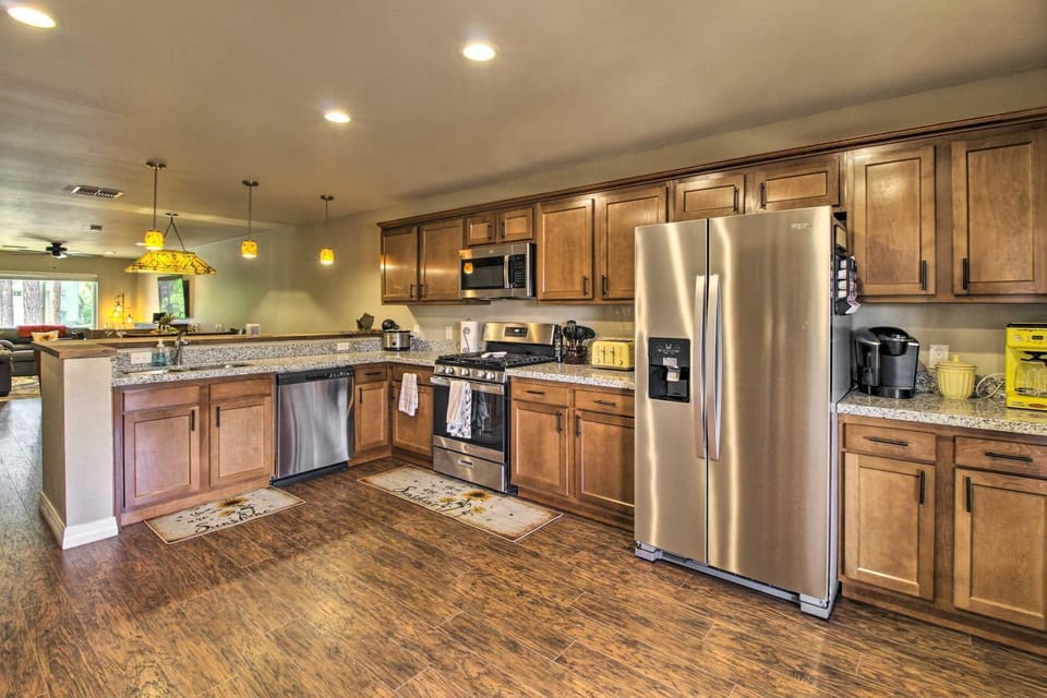 ‘Aspen Retreat’ Rental ~ 2 Mi to Fool Hollow Lake! House in Show Low