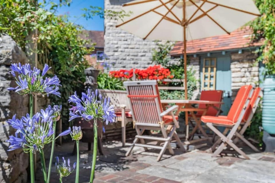 Passiflora Cottage Close to Swanage Beach and Town Sleeps 7 House in Swanage