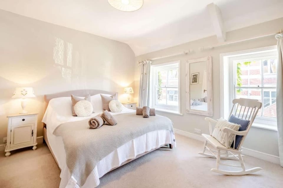 Passiflora Cottage Close to Swanage Beach and Town Sleeps 7 House in Swanage
