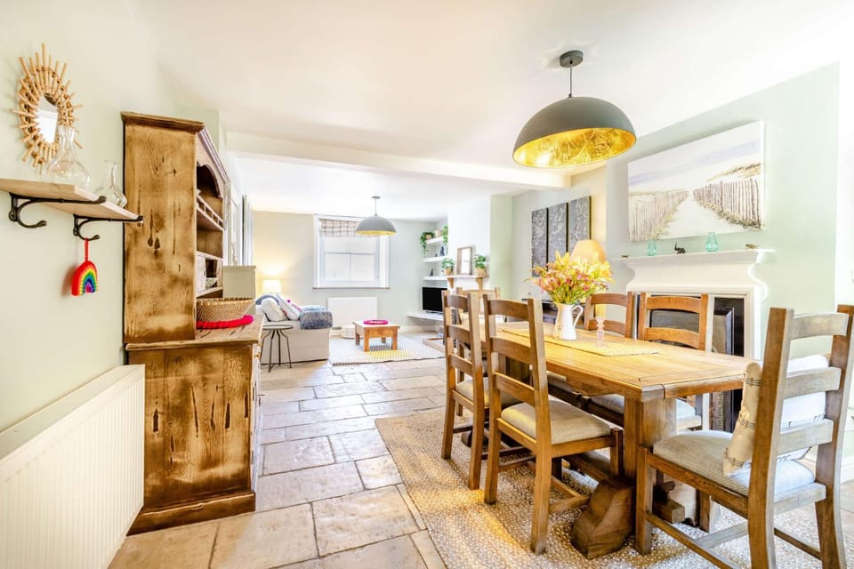 Passiflora Cottage Close to Swanage Beach and Town Sleeps 7 House in Swanage