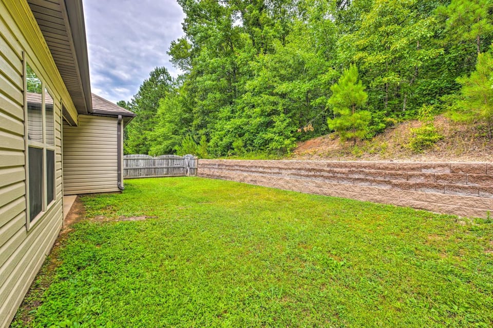 Family-Friendly Calera Getaway w/ Game Room! House in Alabama