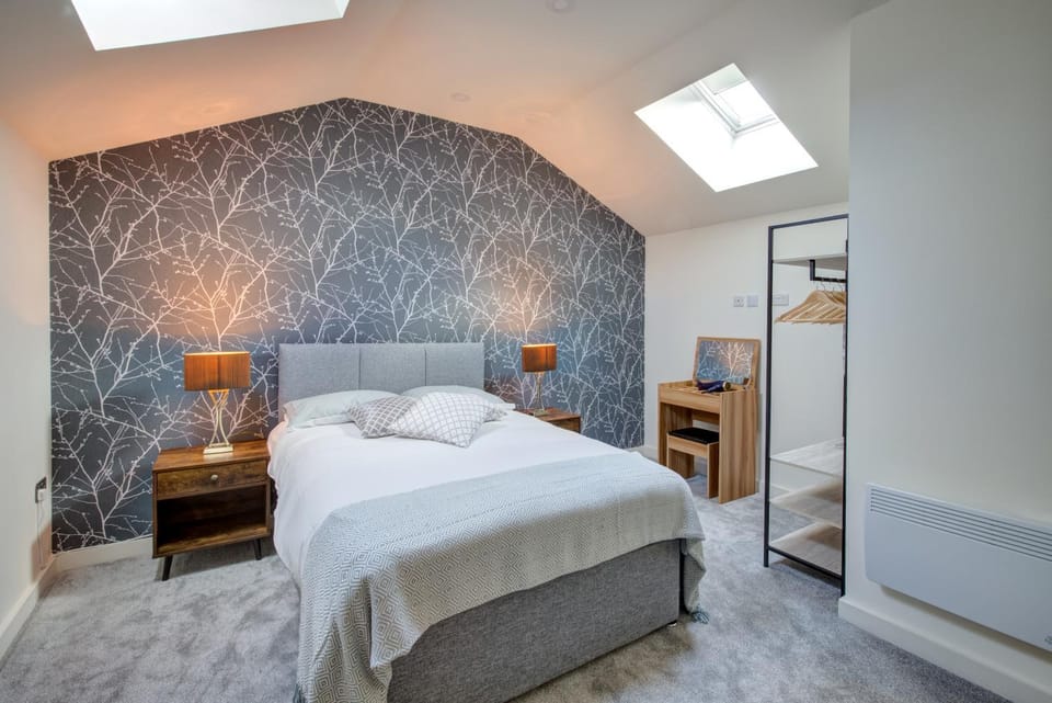 Bed, Other, Photo of the whole room, Decorative detail, Bedroom, wardrobe