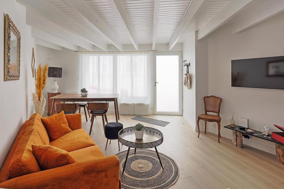 TV and multimedia, Living room, Dining area
