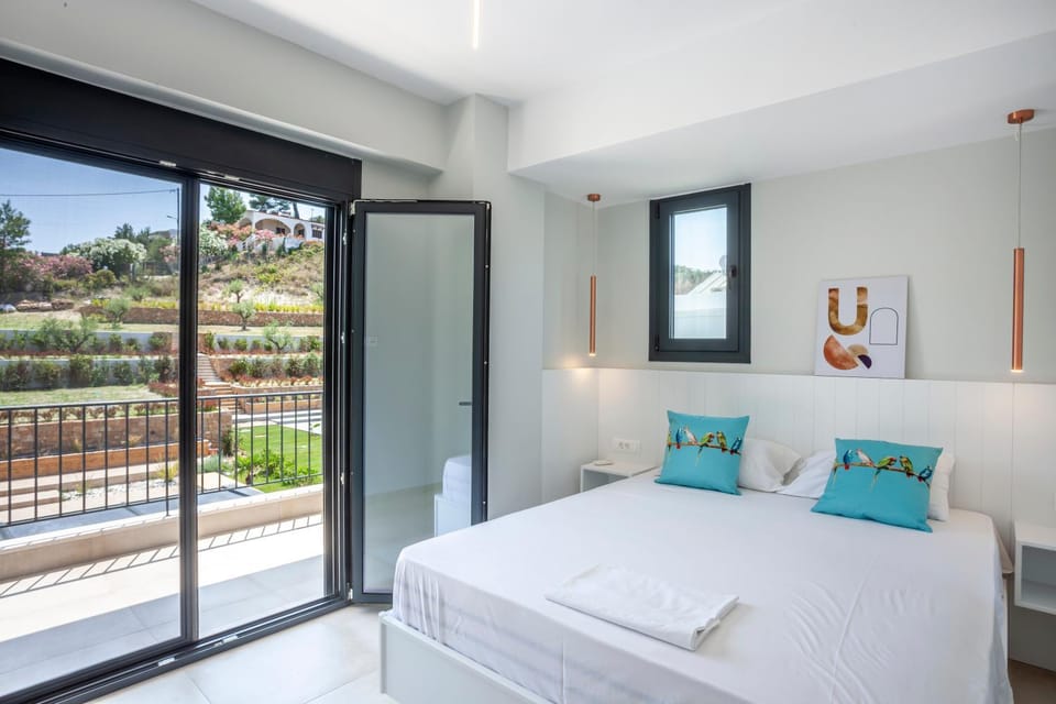 Bed, View (from property/room), Balcony/Terrace, Photo of the whole room, Bedroom