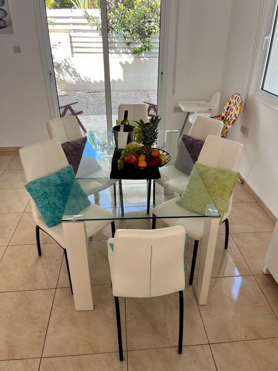 Seating area, Dining area
