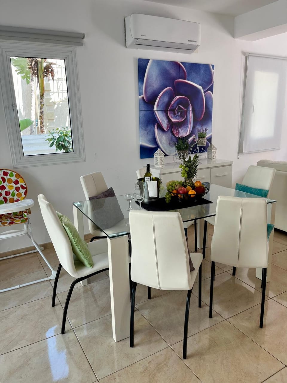 Living room, Seating area, Dining area, air conditioner