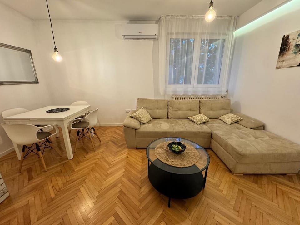 Living room, Seating area, air conditioner