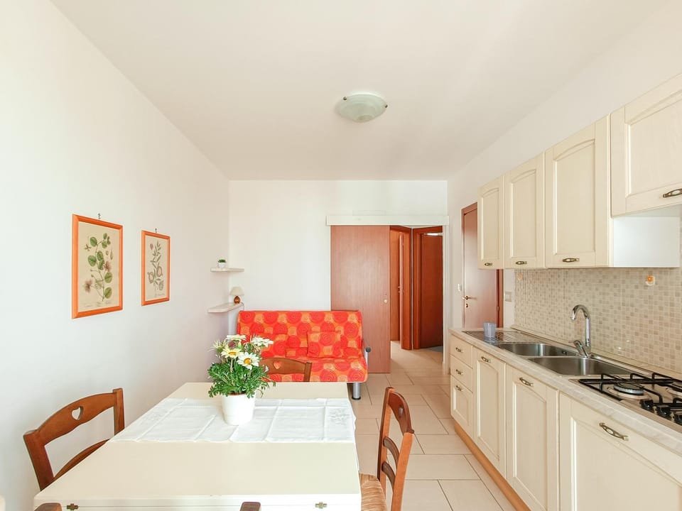 Bed, Kitchen or kitchenette, Living room, Dining area