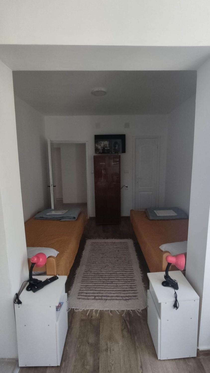 Bed, Seating area, Bedroom, Swimming pool